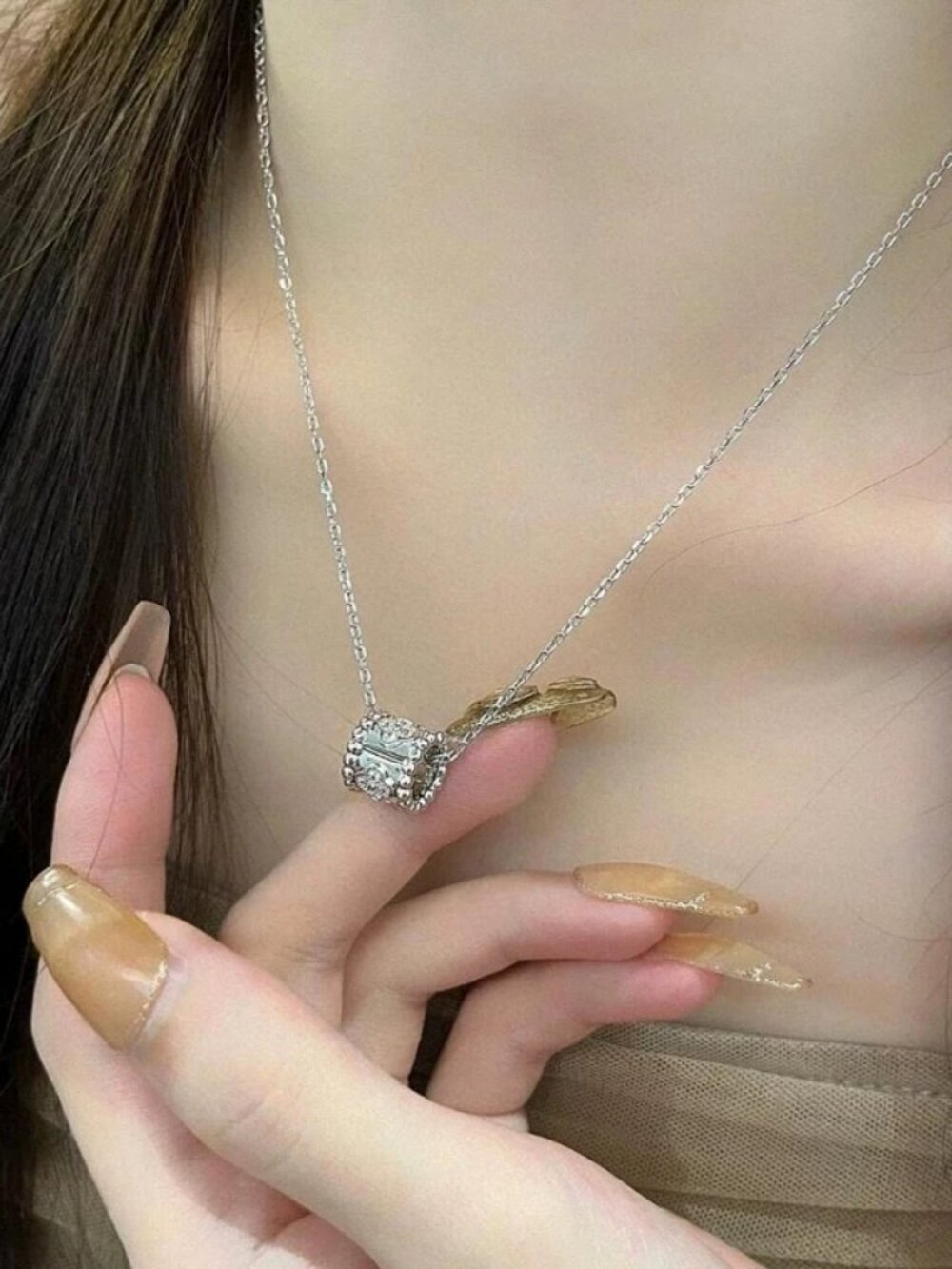 Van Cleef & Arpels White Necklace